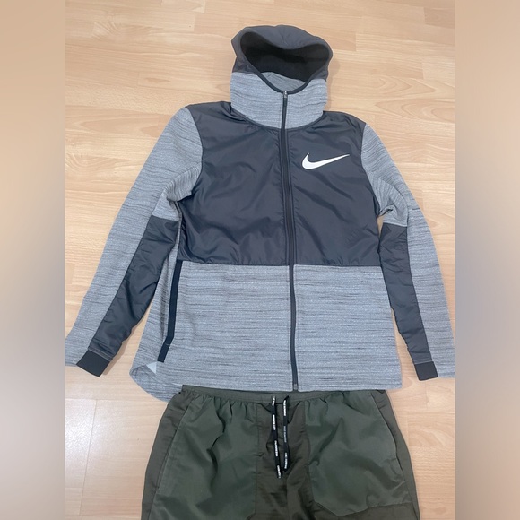 Nike tracksuit - Picture 3 of 4
